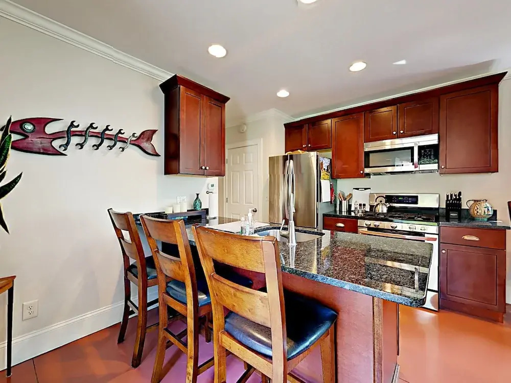 10 Ocean Street Cottage - 1 Br cottage by RedAwning