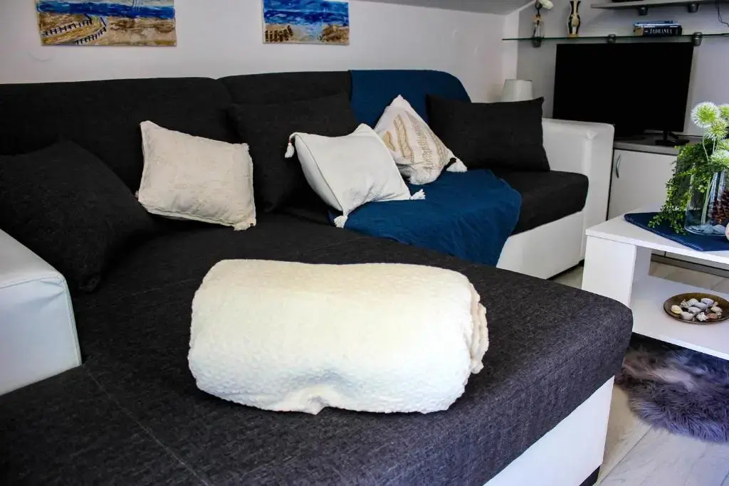 2 bedrooms appartement at Povljana 30 m away from the beach with sea view furnished balcony and wifi