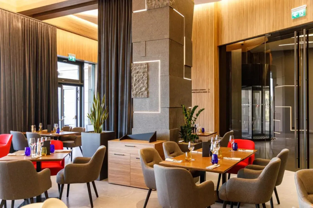 Qosmo Brasov Hotel