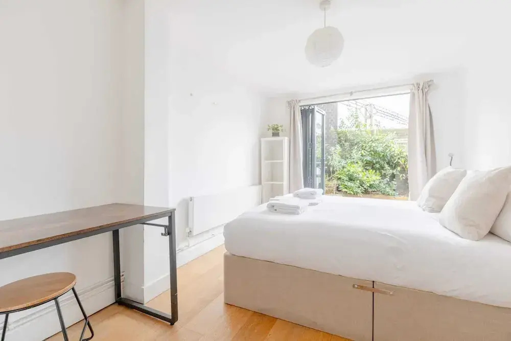 Homely 2BD Flat W/private Patio Near Maida Vale!