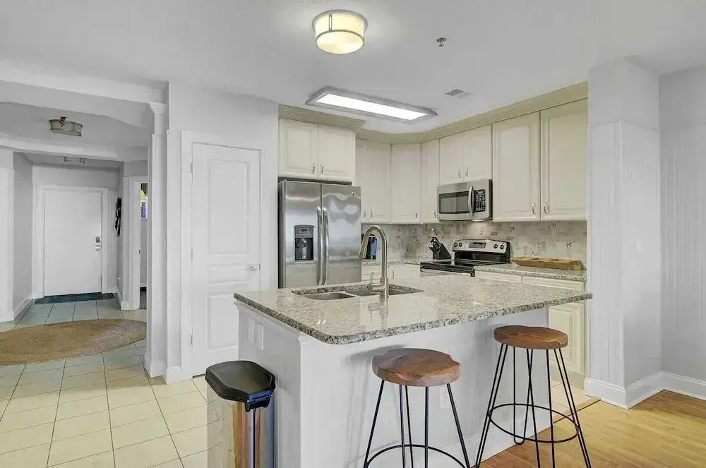 Beachfront 3bdr Condo w/ Pool & Deck Ocean Views Ocean Blvd #102 by Avantstay