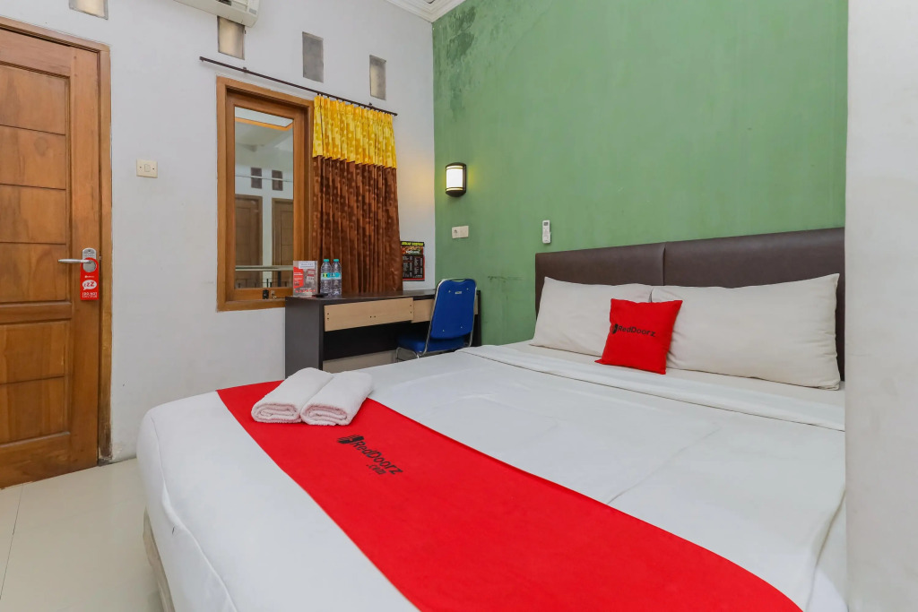 RedDoorz near Juanda International Airport 2
