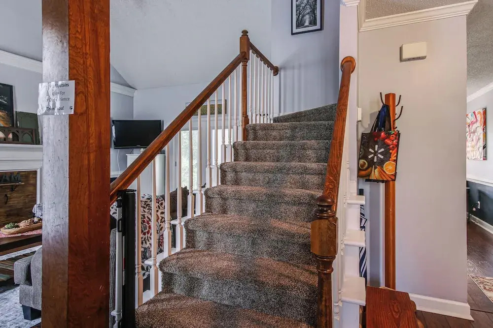 3 Mi to Marina: Quiet Getaway w/ Deck in Lexington