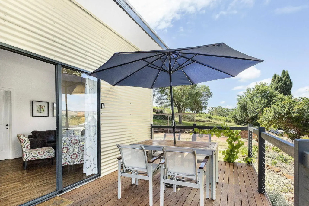 Karawatha Cottages B&B