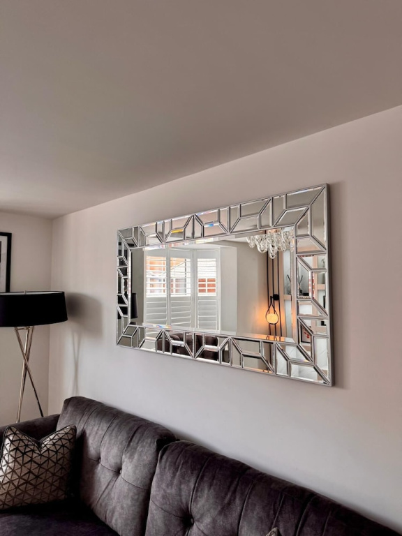 Grand 4-bed House in Ebbsfleet Valley, Garden & Parking Space