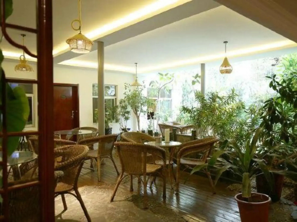 Dongying Garden Hotel (Lanzhou University Railway Station)