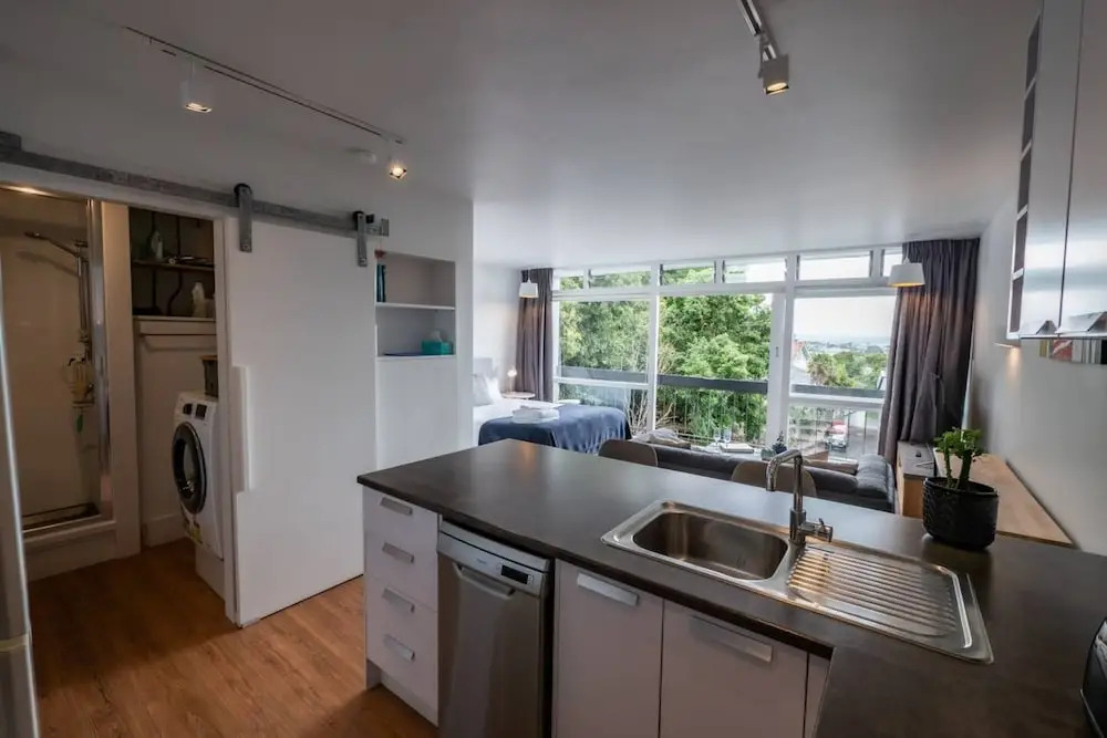Centrally Located Light-filled Studio w/ Parking