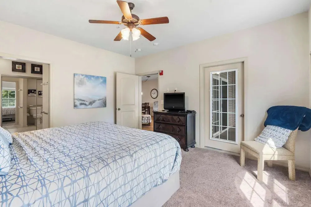 R&L Scenic Views Retreat for 4