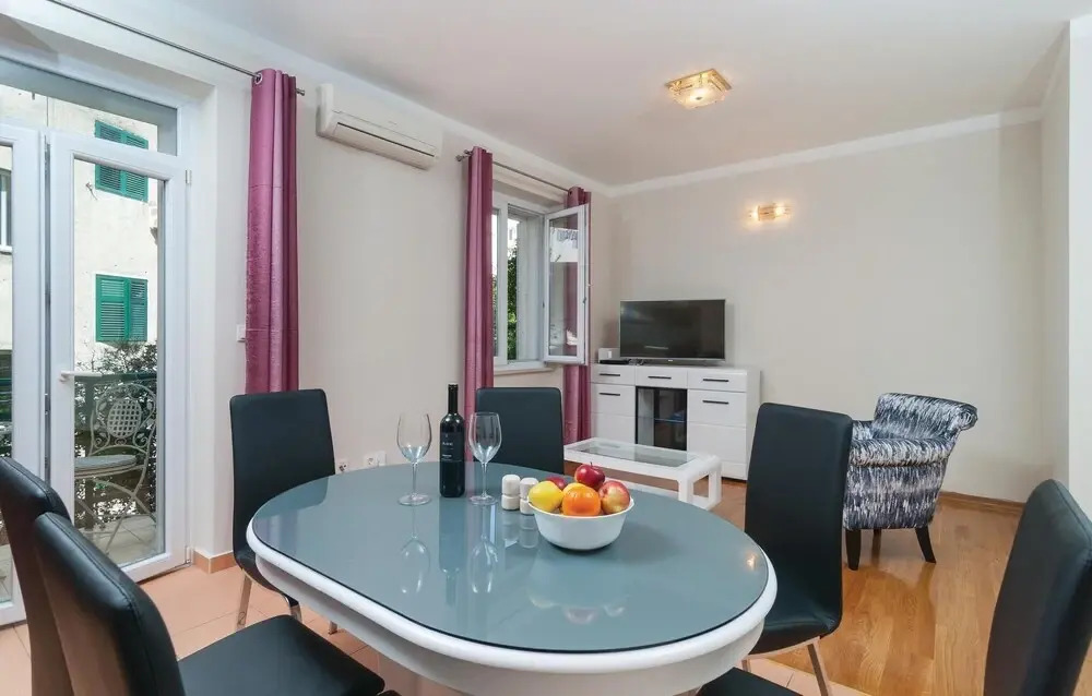 Awesome Home in Split With Wifi and 2 Bedrooms