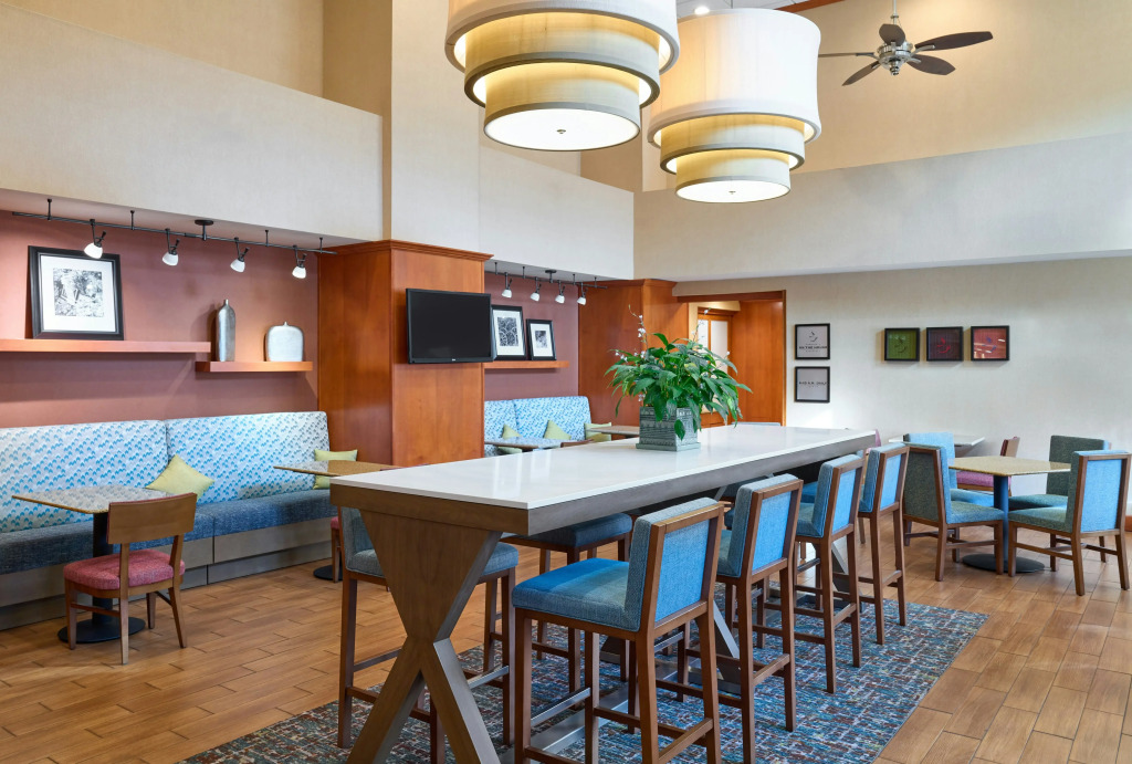 Hampton Inn & Suites Providence / Smithfield