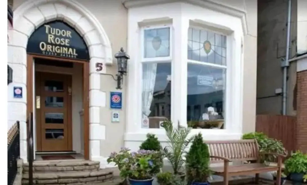 Red Rose Hotel