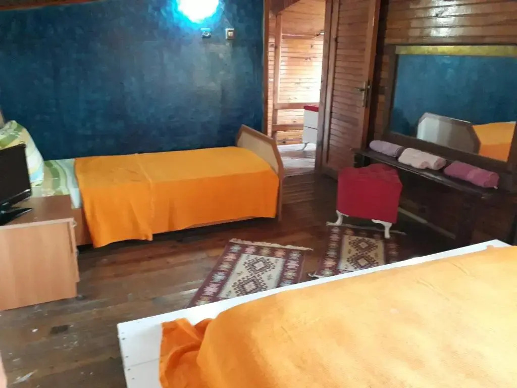 Side Tuana Garden Home