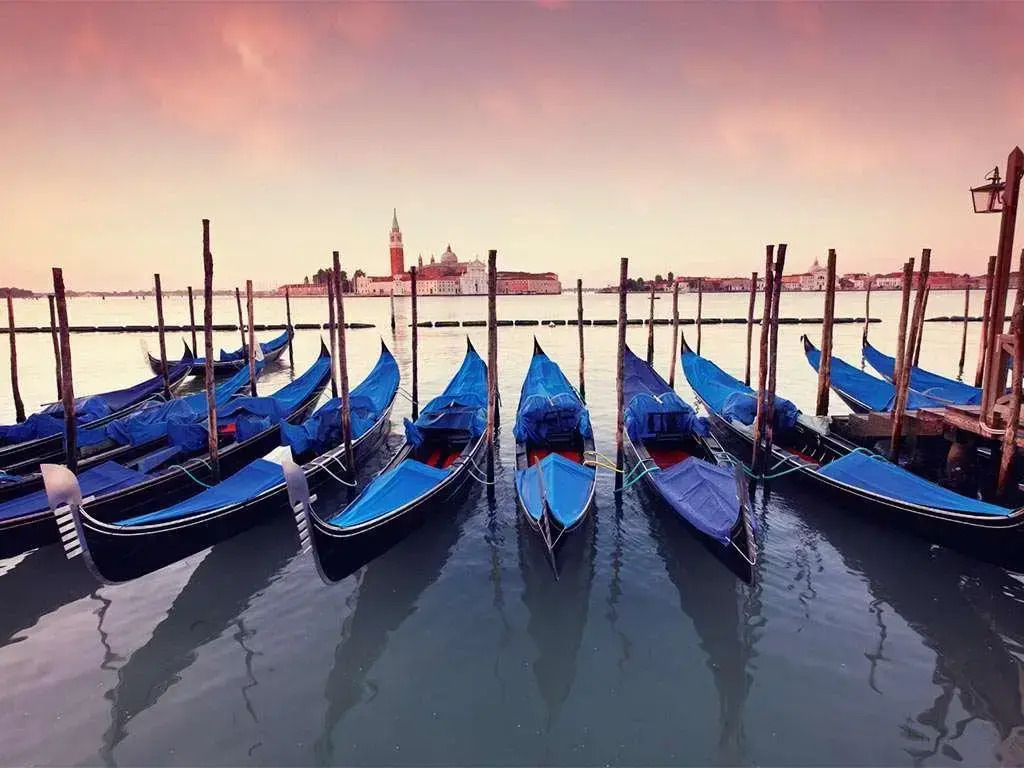 Palazzo Veneziano - Venice Collection