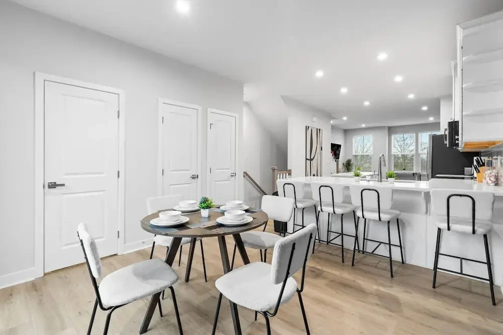 Luxe King 3BR Townhouse Uptown Charlotte