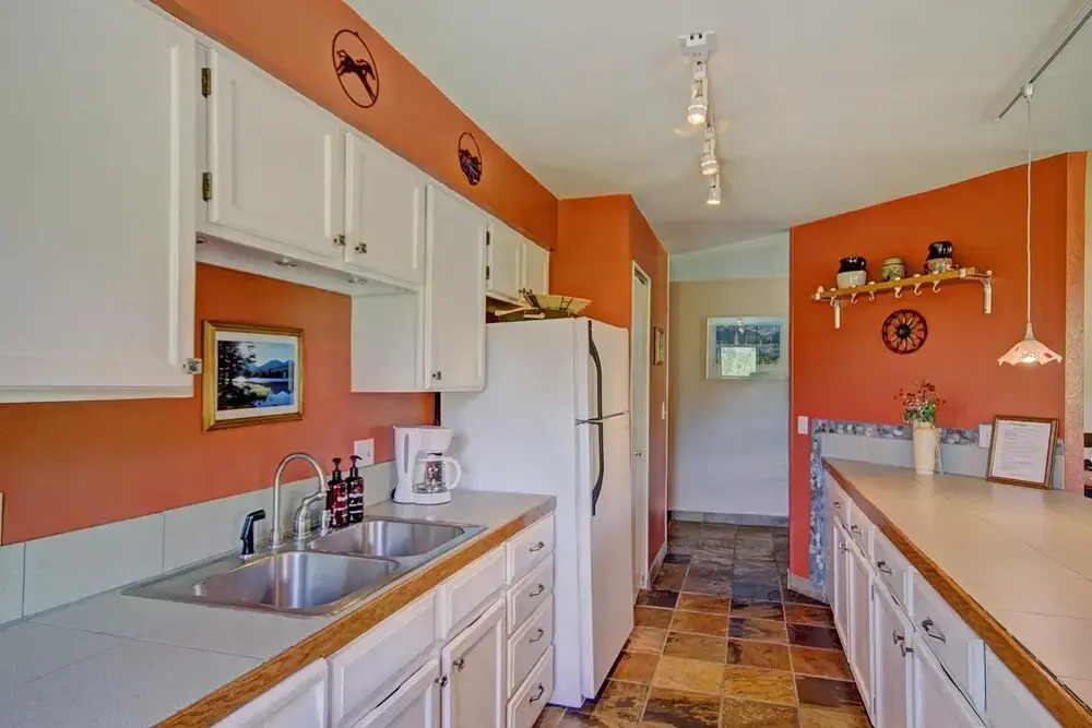 Sawmill 316 2 Br condo by RedAwning
