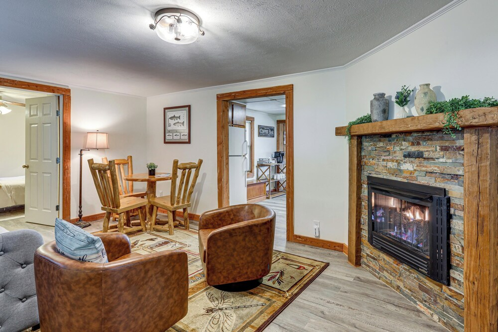 1/2 Mi to State Park! Riverfront Ozarks Retreat
