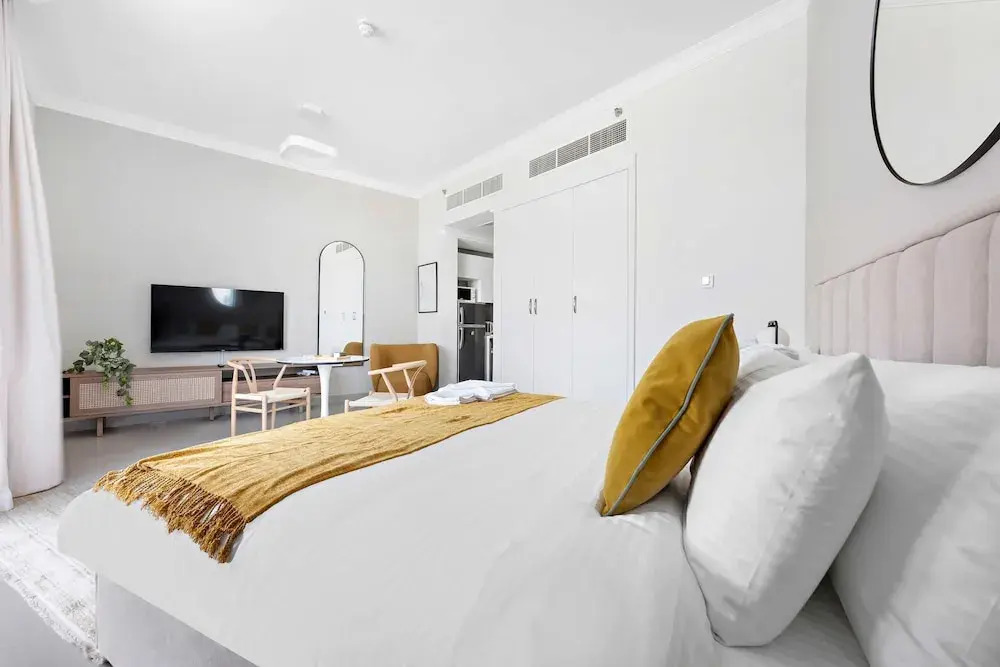 Spacious Studio in Art Gardens Gym Pool