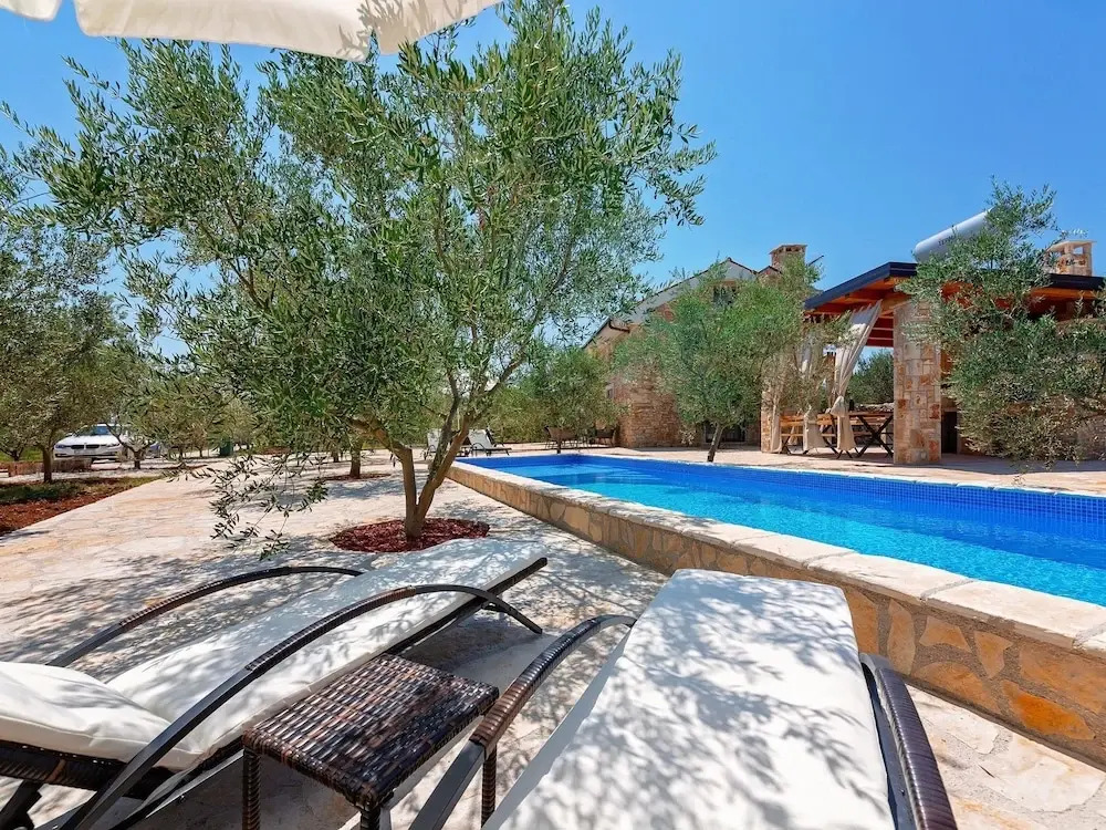 Charming Holiday Home With Pool, Jacuzzi and Privacy in the Middle of an Olive Grove
