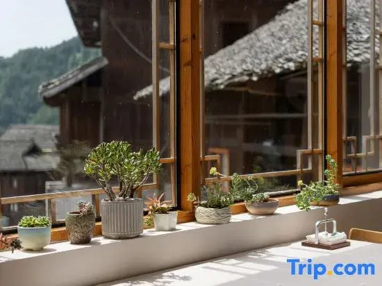 Mountain Live Inn (Xijiang Qianhu Miao Village Store)