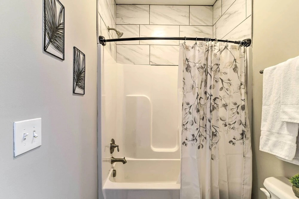 Bowling Green Apartment in the Heart of Town!