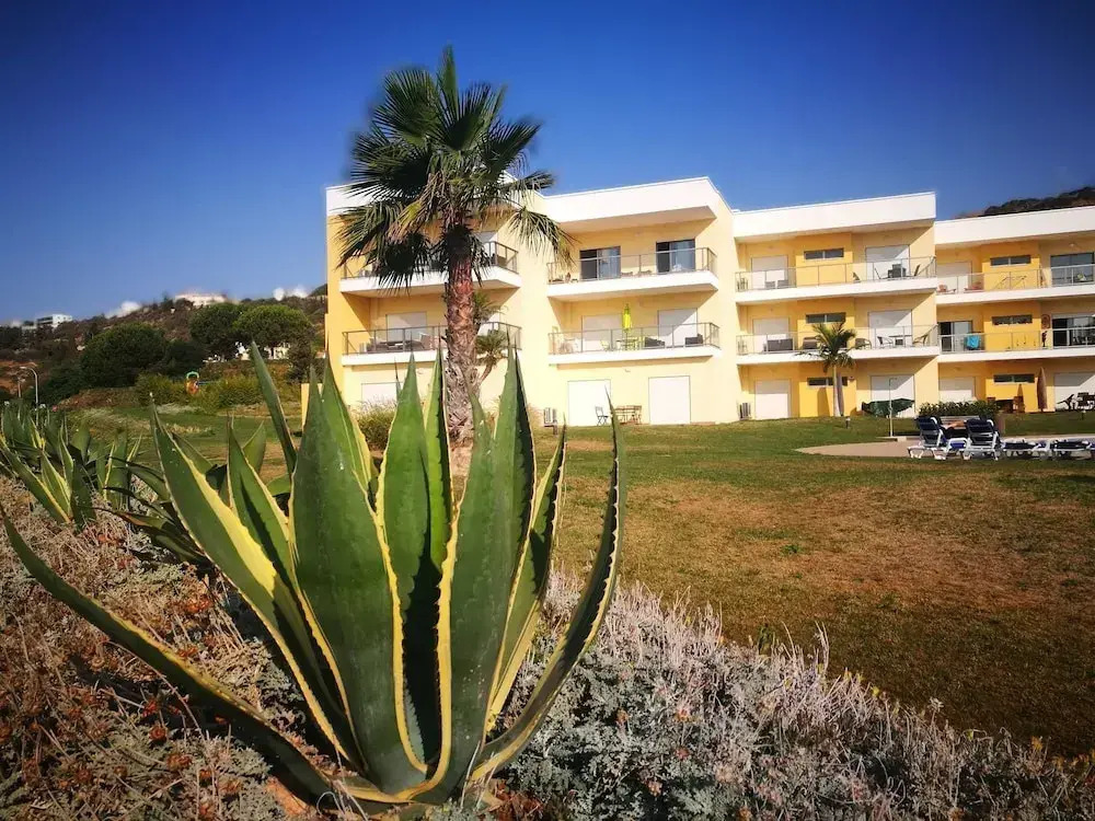 #010 Jardins Marina Holidays Flat with Shared Pool