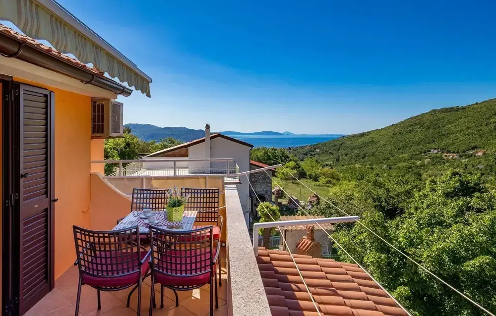 Stunning Apartment in Brsec With 1 Bedrooms and Wifi