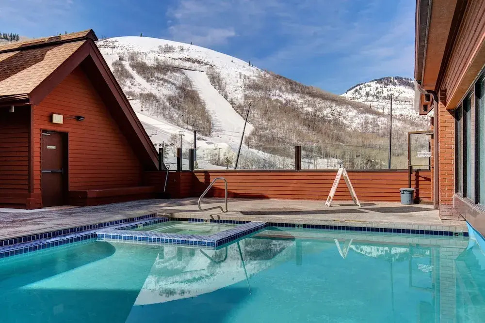 New Listing! Large Ski-in/ski-out: Pool & Hot Tub 1 Bedroom Condo