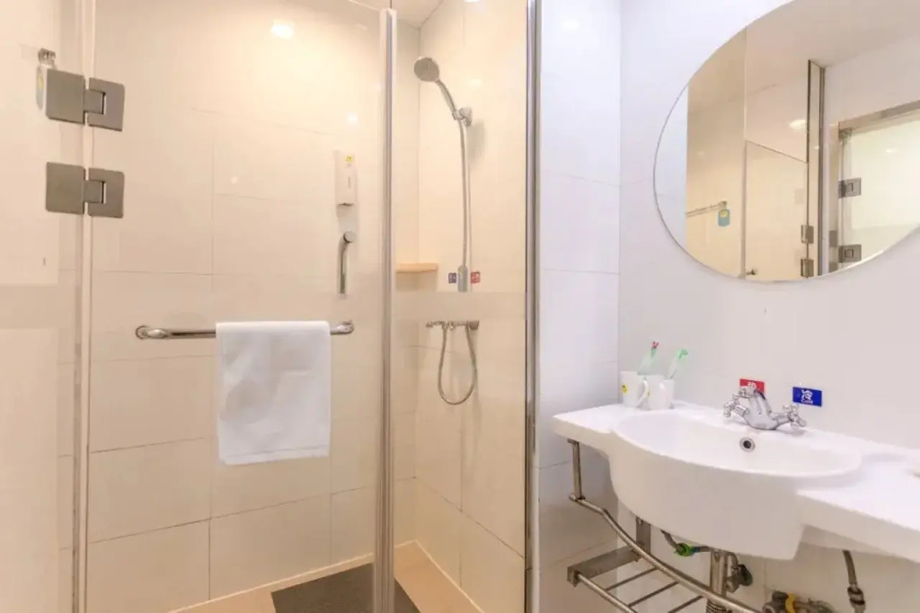 Pebble Motel (Kunshan Golden Eagle International Qianjin Middle Road)