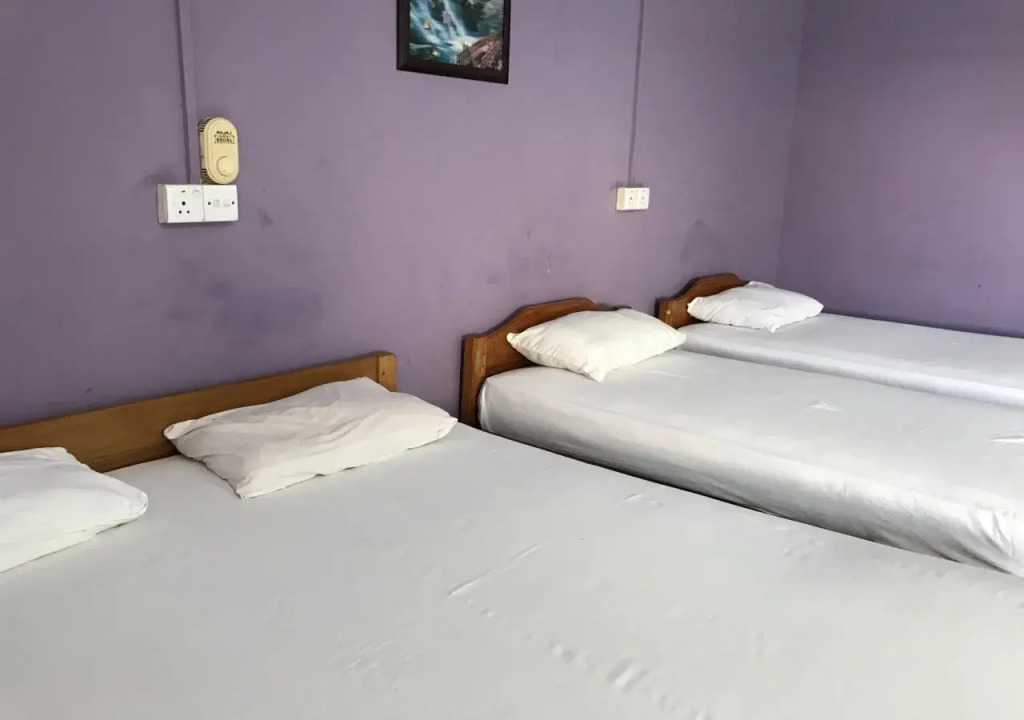 Gnaanams Hotel and Restaurant