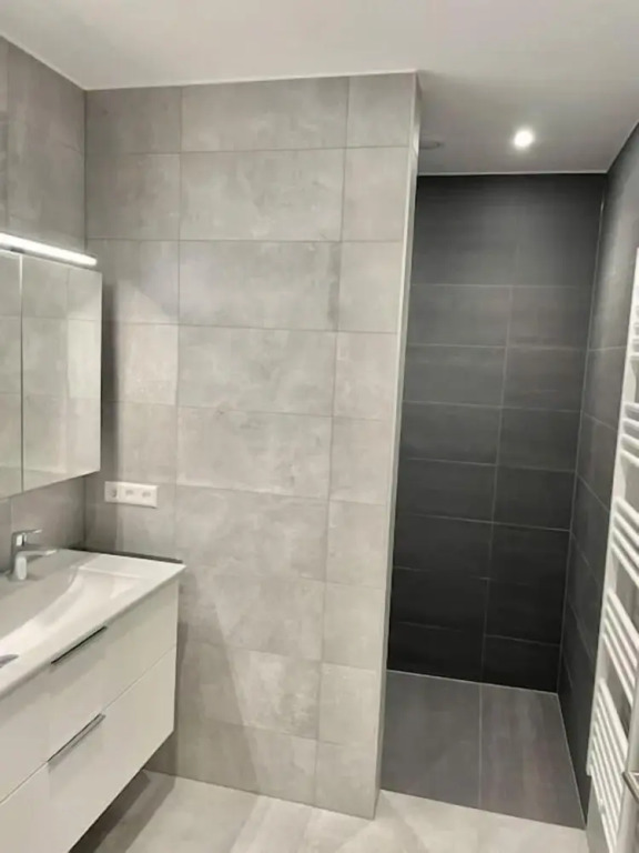 1 bedroom in Center-Terrace & Parking