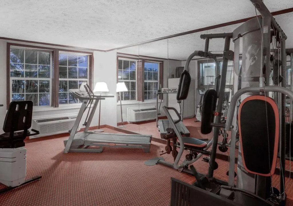 Days Inn & Suites - Sugar Land