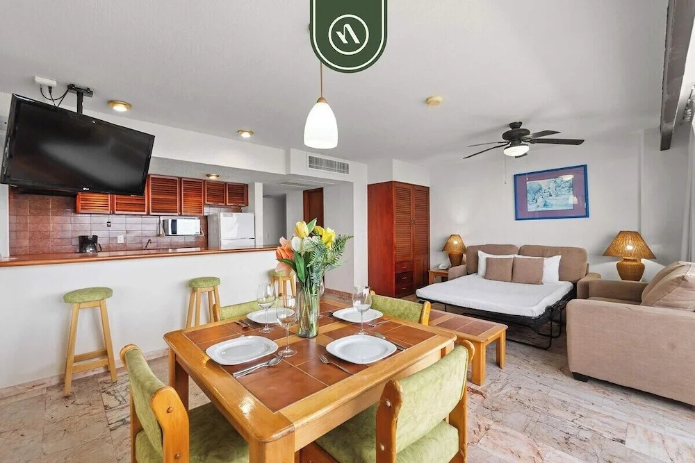 Oceanview 1 BR Condo - Pool - Cleaning Included