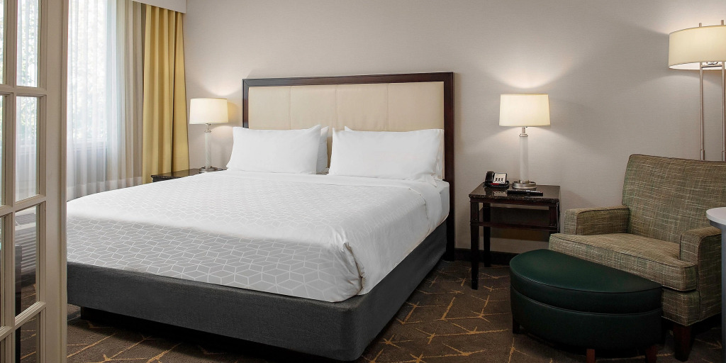 Holiday Inn & Suites Boston Peabody by IHG