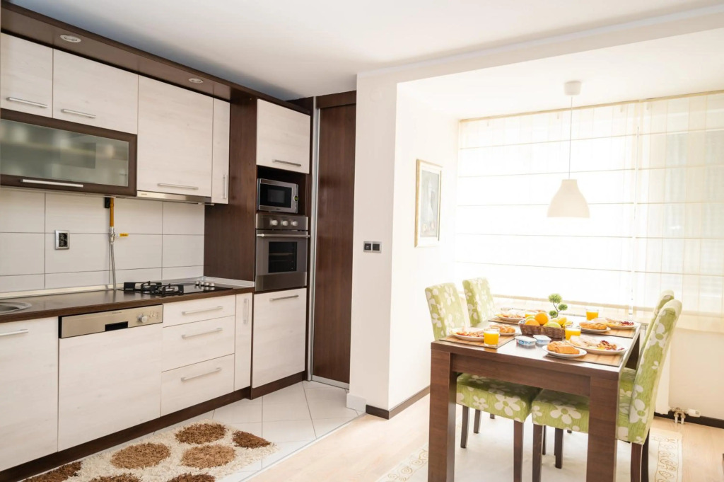 Bright 1bdr Apartment in the City Center