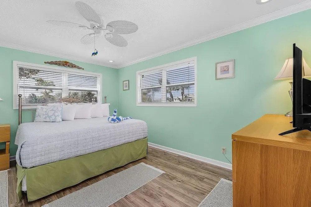 140 Barefoot Bungalow: 4br/2ba W/ Heated Pool! 4 Bedroom Home