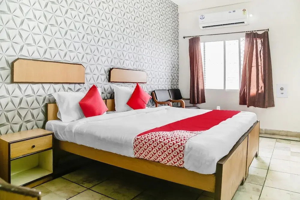 OYO 47645 Hotel Sai Vinayak Boarding And Lodging