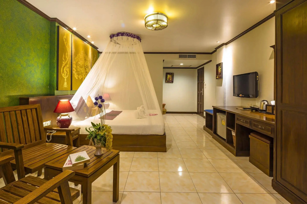 Tanawan Phuket Hotel
