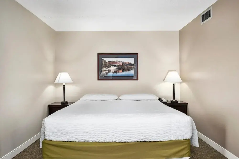 Top Floor Deluxe Suite Bay View