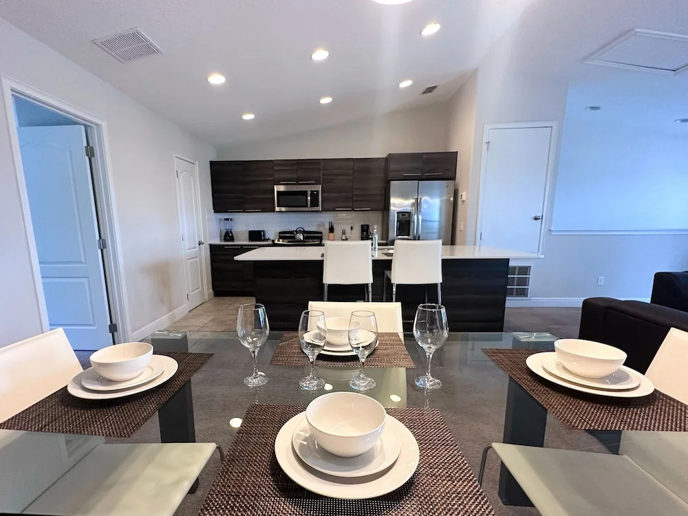 Balmoral Resort- 111kb 2 Bedroom Townhouse by RedAwning