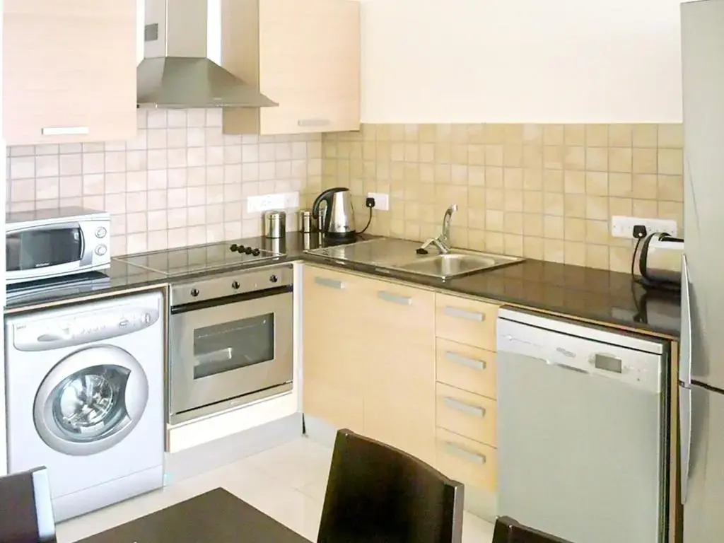 Charming Apartment in Larnaca with Sea View   73 m²
