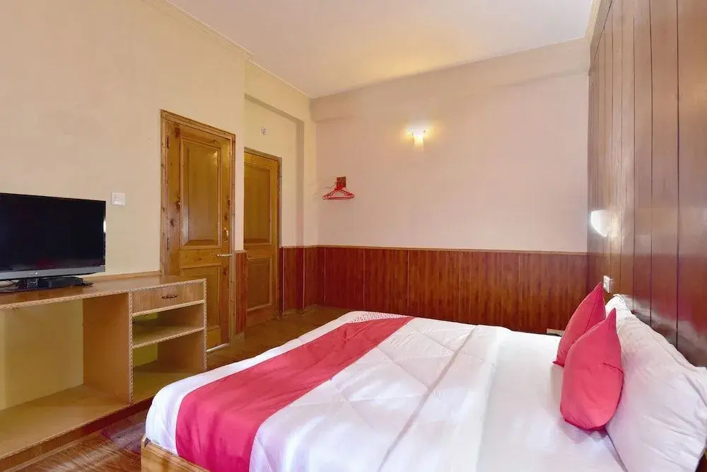 OYO 4838 Hotel The Valerian