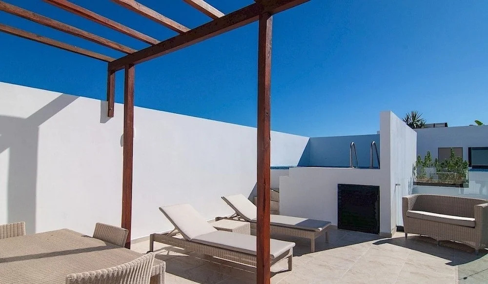 Menesse City Condo 1417
