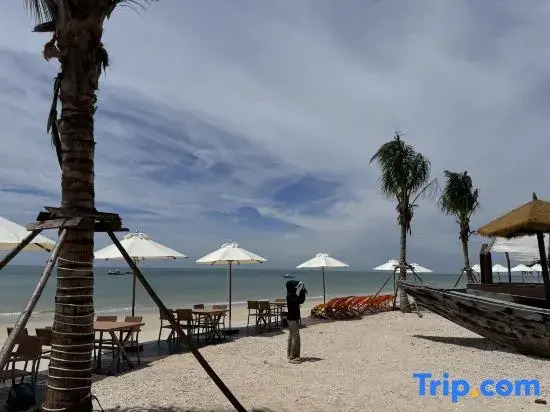 Weizhou Island beach house
