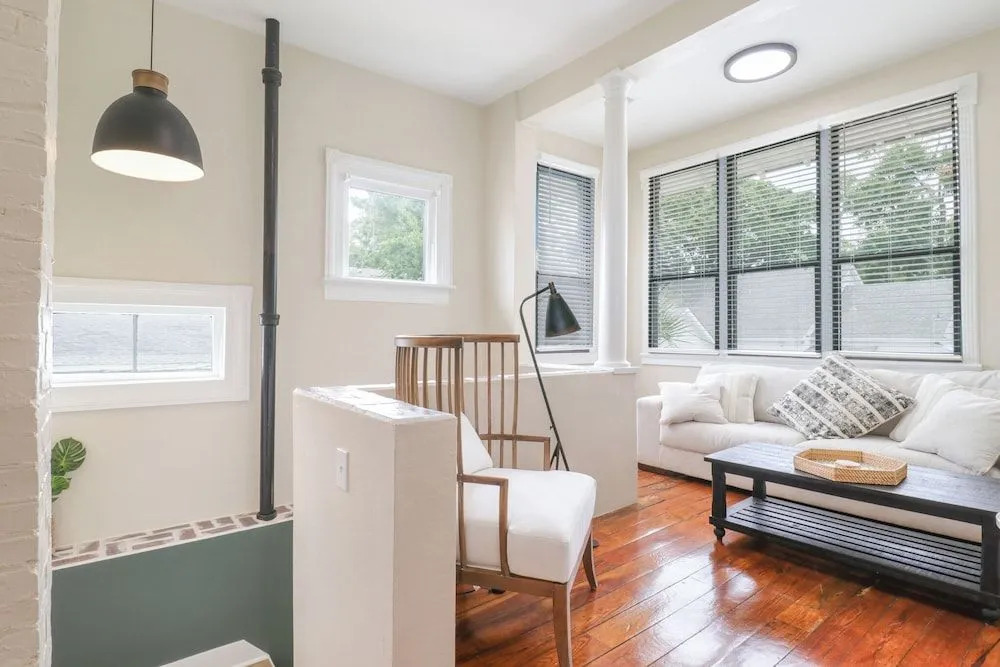 Aerie Loft: Cozy 1-bedroom Retreat in Biloxi, Perfect for Couples!