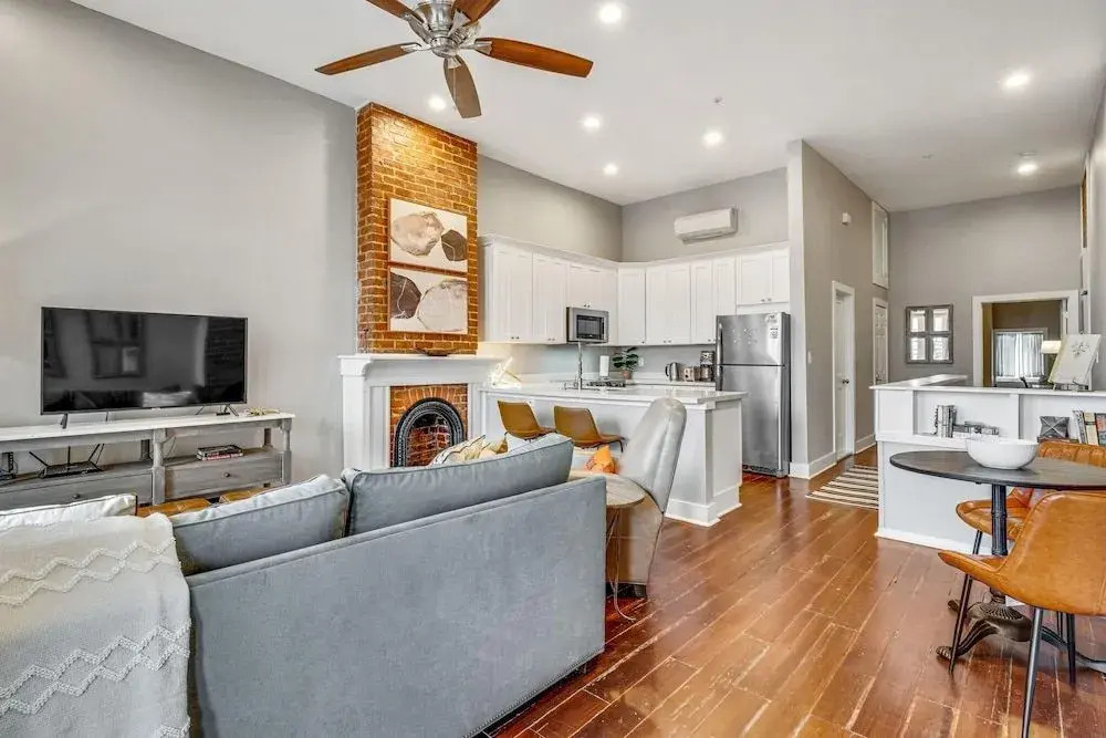 Luxurious Lower Garden District Condo w/ Balcony!