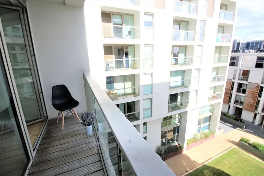 Extravagant Court Apartment