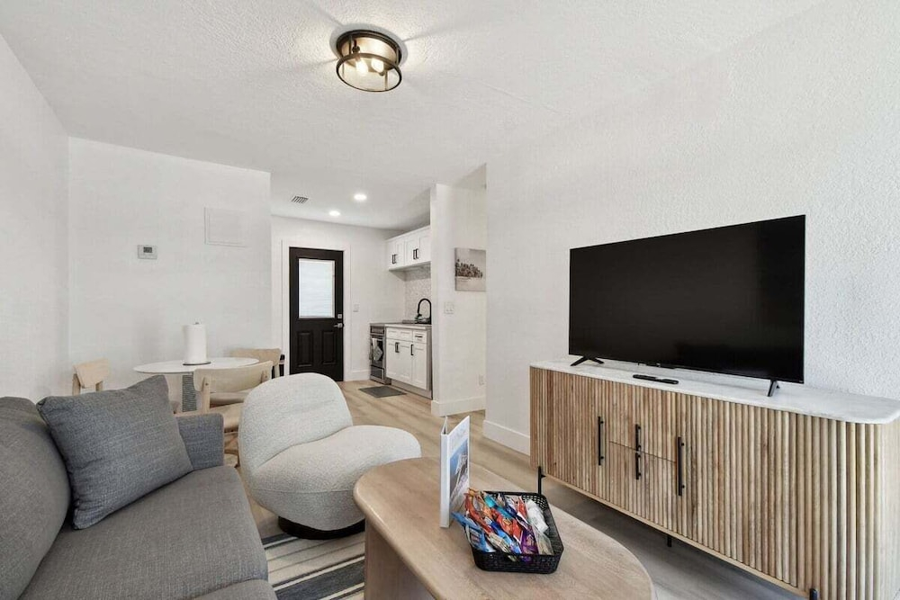117 127th Ave E Unit 3