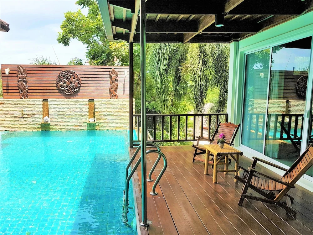 Thai Family karon Pool Villa 泰如家卡伦3卧泳池别墅