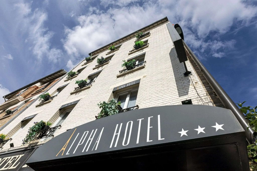 Hotel Alpha Paris Eiffel by Patrick Hayat