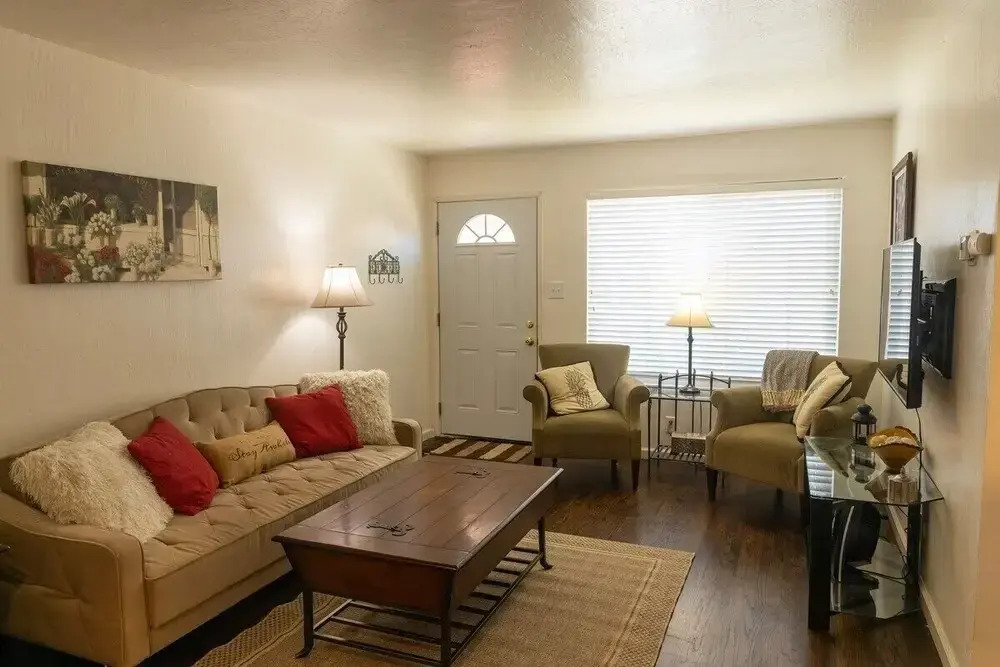 Charming, 2 Bedroom in Newark